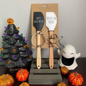 Rae Dunn Spatula and Cookie Cutter Set
